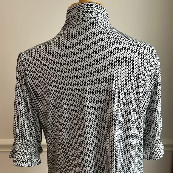 Adrianna Papell Smocked sleeve tie neck top black white geometric print LG NWT - Picture 6 of 9